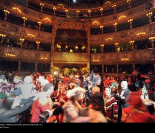 Cavalchina Follie Follie Matteo Corvino Director